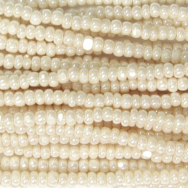 13/0 Czech Charlotte Cut Seed Bead, Light Eggshell