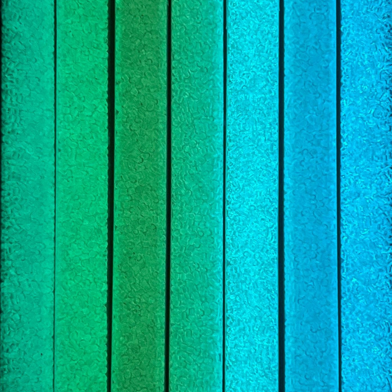 8/0 Japanese Seed Bead Glow in the Dark Green/Green - Image 2