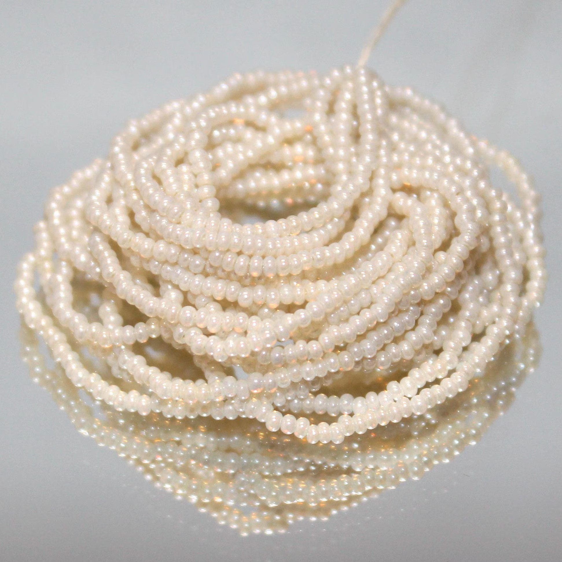 16/0 Vintage Micro Ceylon Muddy White hank