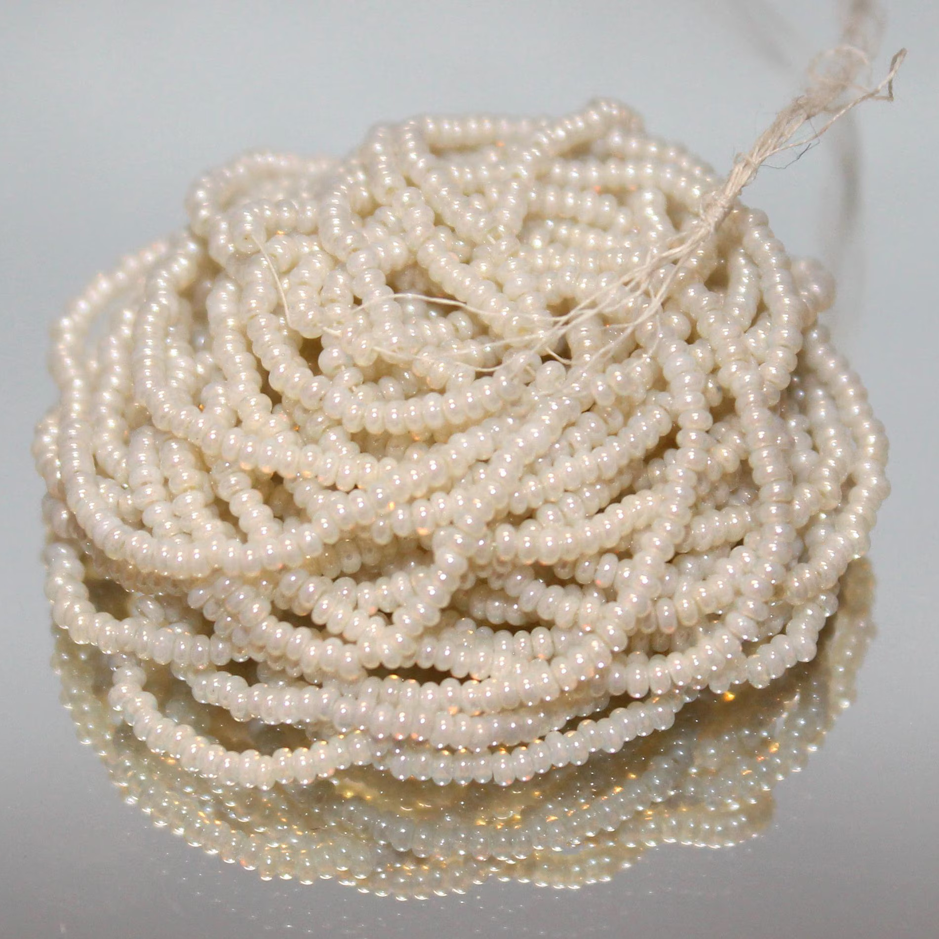 16/0 Vintage Micro Ceylon Light Muddy White hank