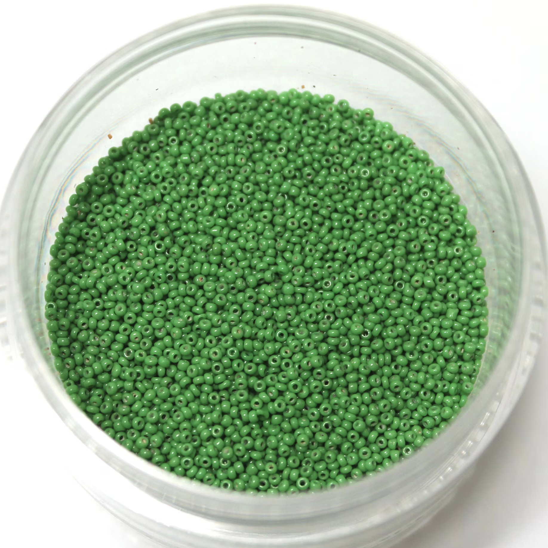 18/0 Vintage Micro Opaque Green 15 grams