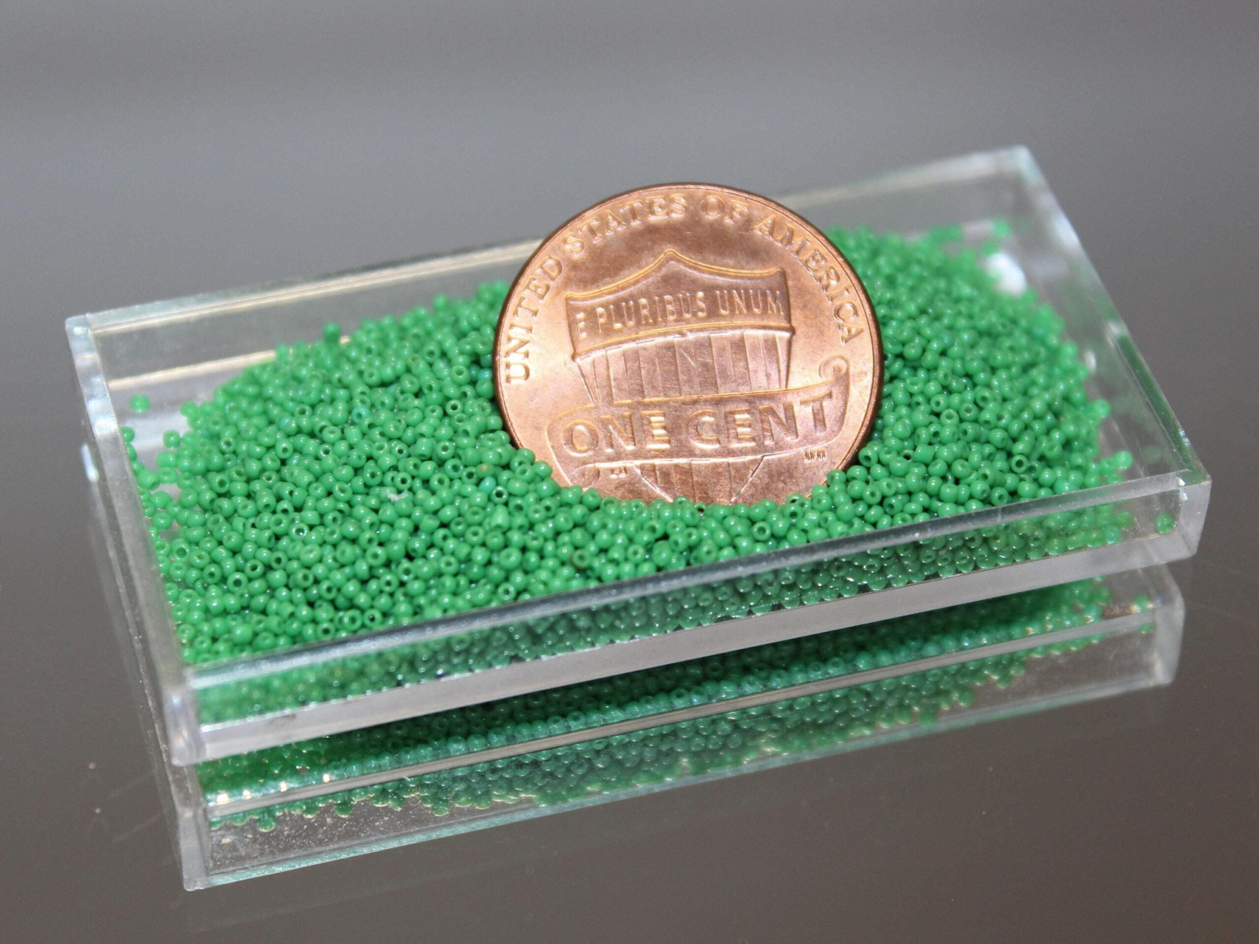 22/0 Vintage Micro Opaque Green 5 grams