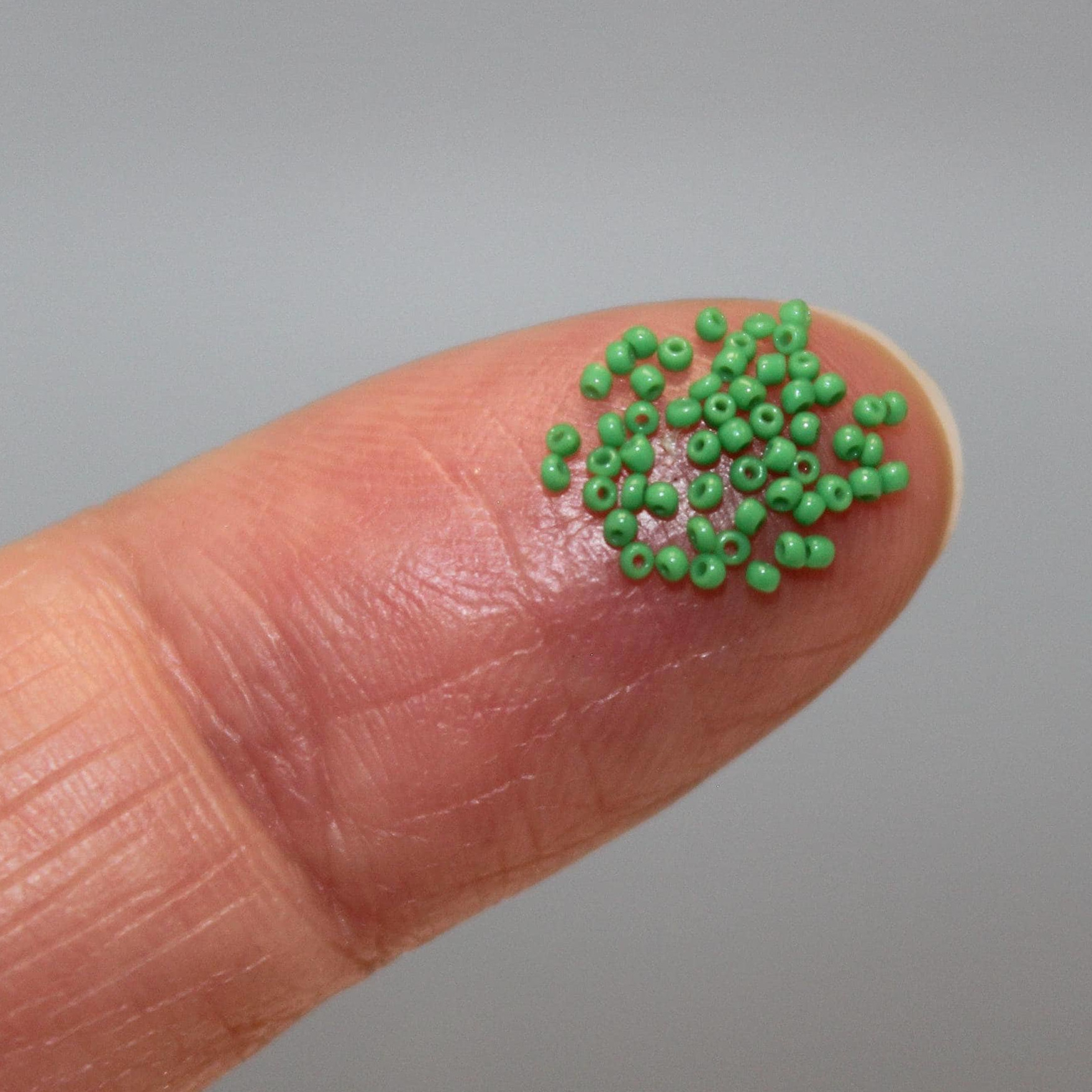 22/0 Vintage Micro Opaque Green 5 grams