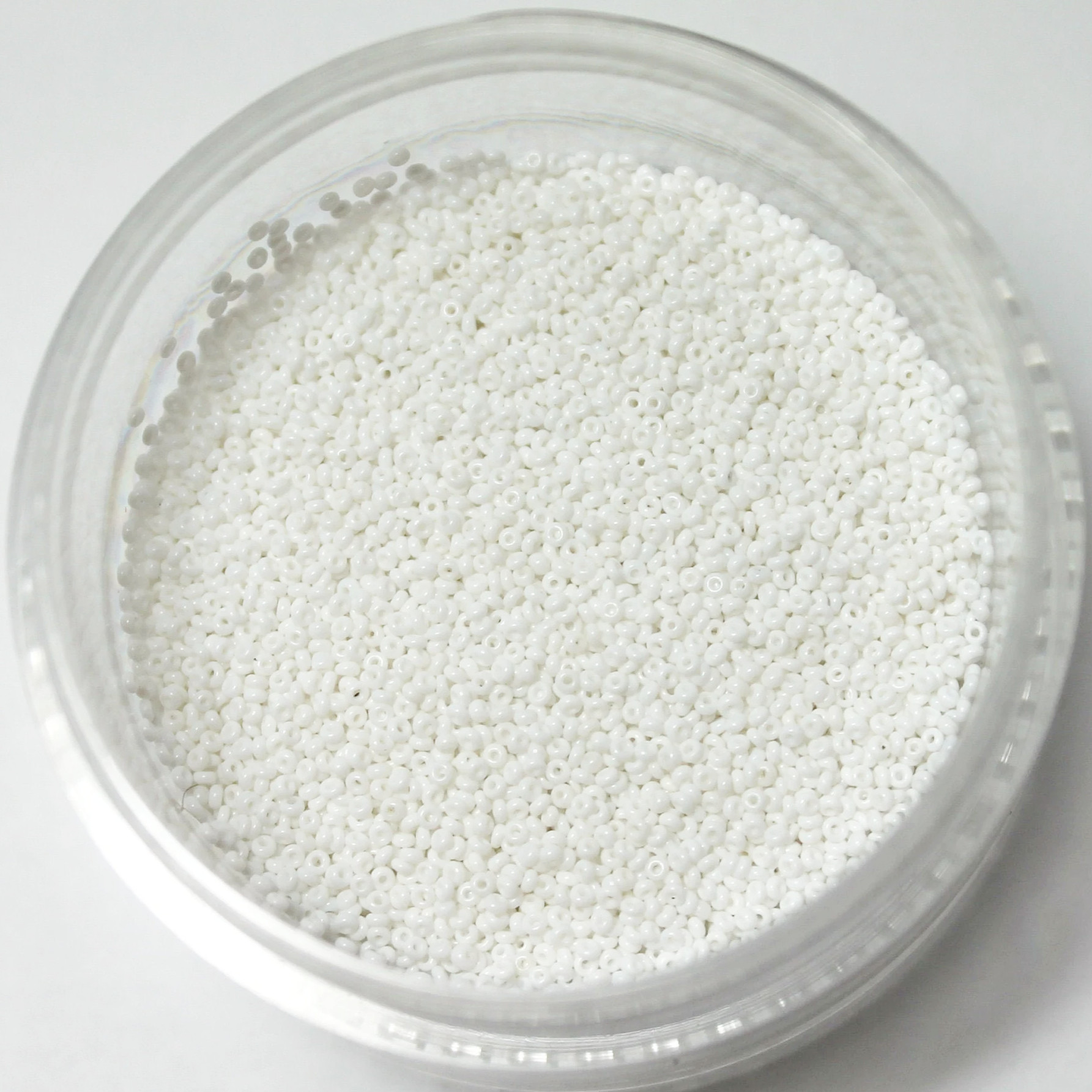 18/0 Vintage Micro Opaque White 15 grams