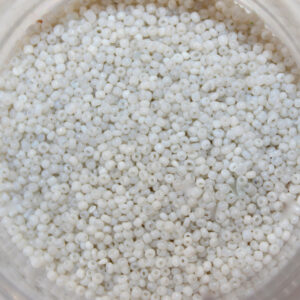 16/0 Vintage Micro Waxy Dark White 15 grams